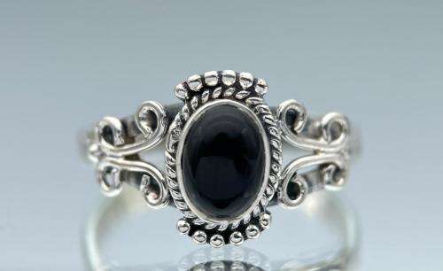 ***RETAIL: R3000 - BEAUTIFUL BLACK OPAL STERLING SILVER VICTORIAN RING* R1 BIDS
