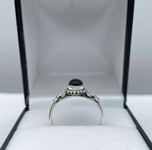***RETAIL: R3000 - BEAUTIFUL BLACK OPAL STERLING SILVER VICTORIAN RING* R1 BIDS
