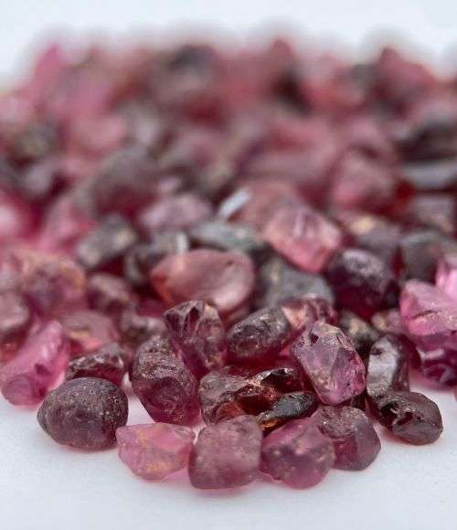 63CT LOT OF NATURAL GARNET GEMSTONES - BID FOR ENTIRE LOT!!!