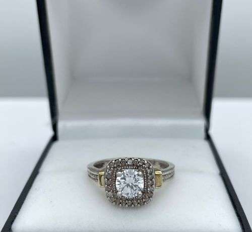 RETAIL:4500 - 9K YELLOW GOLD & SILVER CZ HALO CYCLOPS TWO-TONE RING* R1 BIDS