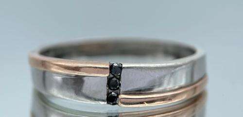 RETAIL:9500 - 9K ROSE & WHITE GOLD BLACK DIAMOND CHANNEL RING* R1 BIDS