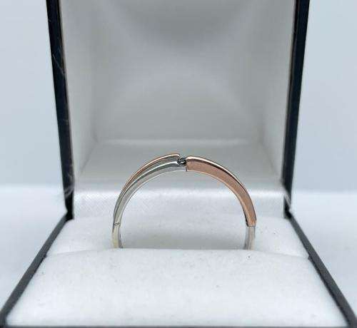 RETAIL:9500 - 9K ROSE & WHITE GOLD BLACK DIAMOND CHANNEL RING* R1 BIDS