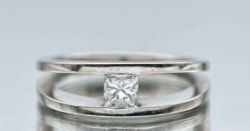 RETAIL:R15000 - 18K WHITE GOLD PRINCESS DIAMOND MILLENIUM RING!
