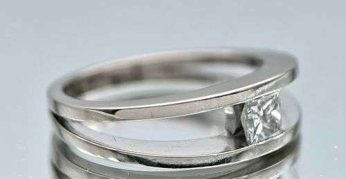 RETAIL:R15000 - 18K WHITE GOLD PRINCESS DIAMOND MILLENIUM RING!