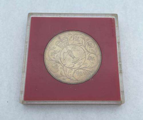 **INVESTMENT QUEEN ELIZABETH II SILVER JUBILEE CROWN COIN* R1 BIDS