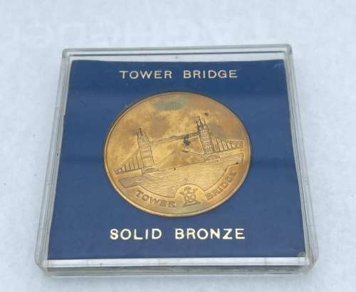 **COLLECTORS SOLID LONDON TOWER BRIDGE COIN - R1 BIDS