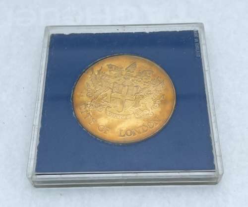 **COLLECTORS SOLID LONDON TOWER BRIDGE COIN - R1 BIDS