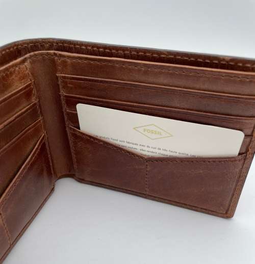 FOSSIL GENUINE LEATHER MENS BIFOLD WALLET!