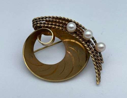 RETAIL:3500 - YELLOW GOLD TWIRL PEARL BROOCH