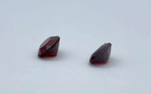 AMAZING 1.83CT OF NATURAL VIVID DEEP RED GARNET GEMS!