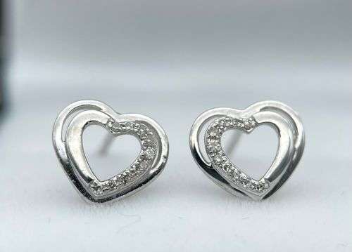 RETAIL: R5000 - DAZZLING DIAMOND HEARTS WHITE GOLD EARRINGS