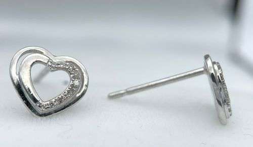 RETAIL: R5000 - DAZZLING DIAMOND HEARTS WHITE GOLD EARRINGS
