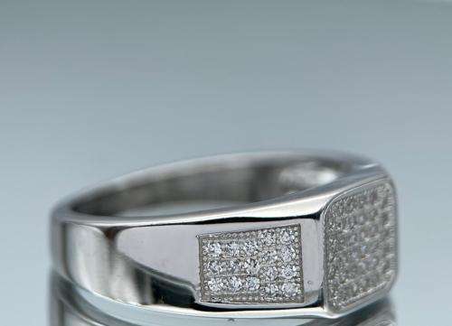 RETAIL:R3000 - DAZZLING CZ SILVER BLOCK CLUSTER RING* R1 BIDS
