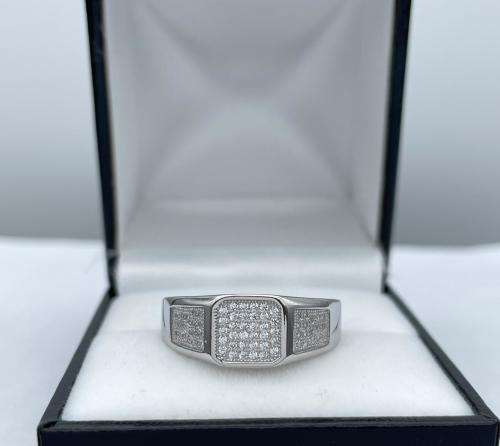 RETAIL:R3000 - DAZZLING CZ SILVER BLOCK CLUSTER RING* R1 BIDS