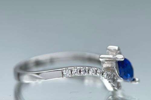 RETAIL:R2800 - BLUE SAPPHIRE CZ OFFSET ETERNITY RING!