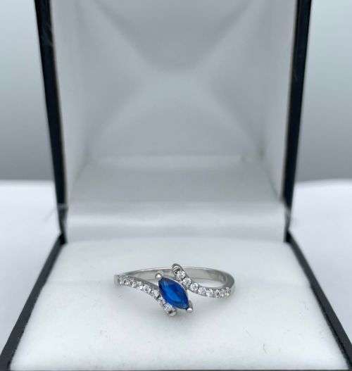 RETAIL:R2800 - BLUE SAPPHIRE CZ OFFSET ETERNITY RING!