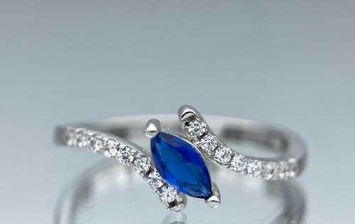 RETAIL:R2800 - BLUE SAPPHIRE CZ OFFSET ETERNITY RING!