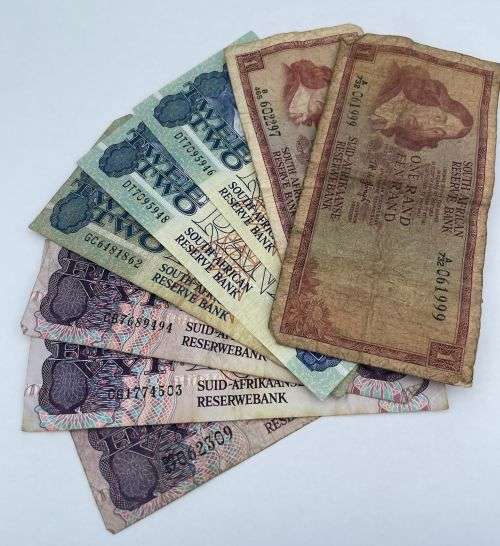 COLLECTORS LOT OF 8 X OLD SOUTH AFRICAN BANK NOTES!