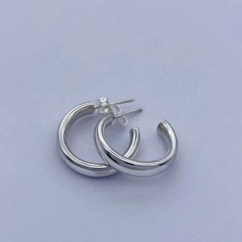 RETAIL: R1800 - CHUNKY HUGGIE SILVER HOOP EARRINGS***