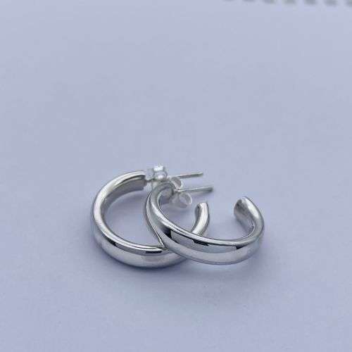 RETAIL: R1800 - CHUNKY HUGGIE SILVER HOOP EARRINGS***