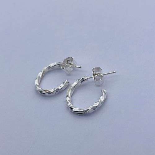 RETAIL: R1800 - DAINTY STERLING SILVER WHIRL HOOP EARRINGS***
