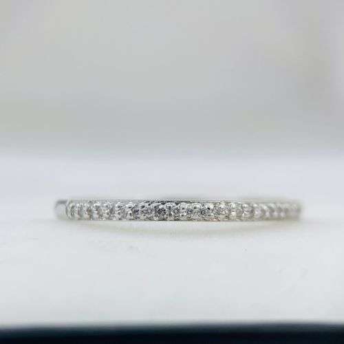 RETAIL:R3500 - STUNNING STERLING SILVER ETERNITY RING!