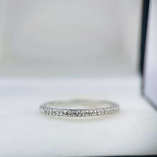 RETAIL:R3500 - STUNNING STERLING SILVER ETERNITY RING!