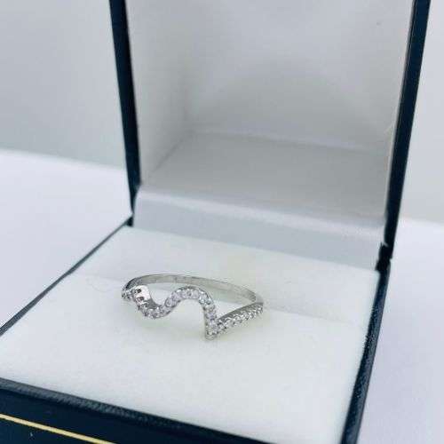 RETAIL:R3500 - STERLING SILVER RIPPLED ETERNITY RING!