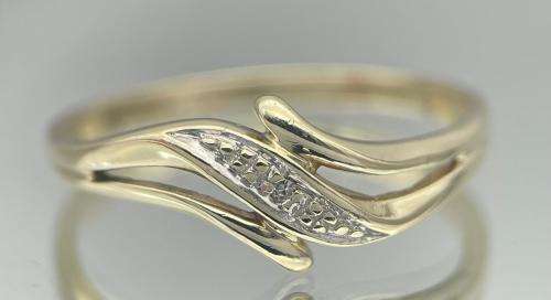 DAZZLING YELLOW GOLD DIAMOND CHANNEL RING