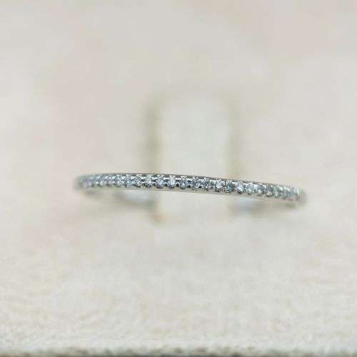 ELEGANT WHITE GOLD DIAMOND ETERNITY RING