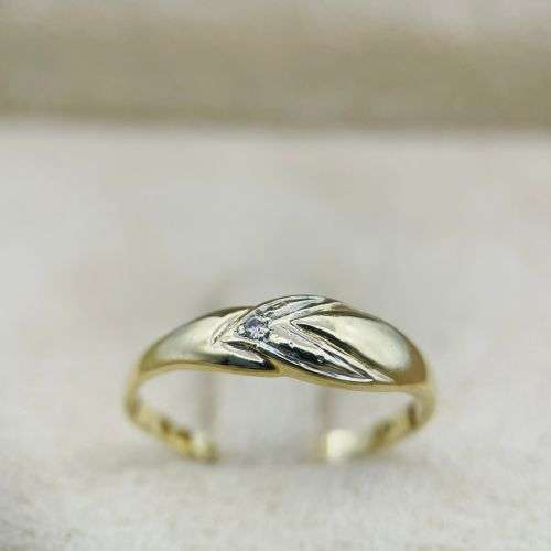 LOVELY YELLOW GOLD DIAMOND DOVETAIL RING