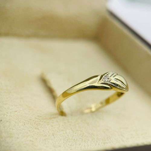 LOVELY YELLOW GOLD DIAMOND DOVETAIL RING
