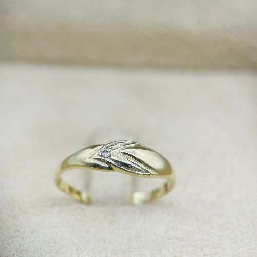 LOVELY YELLOW GOLD DIAMOND DOVETAIL RING