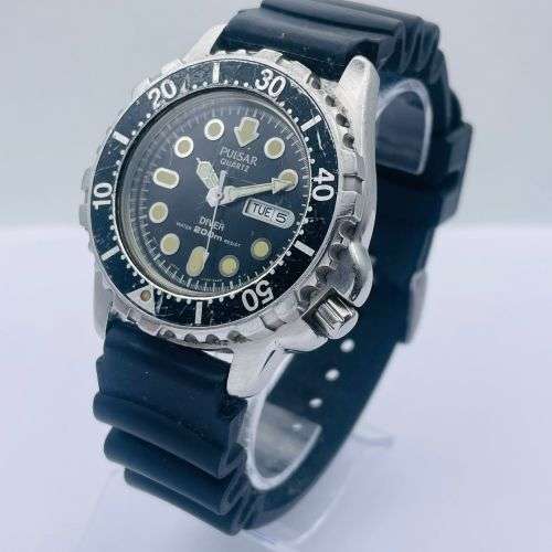 BEAUTIFUL PULSAR MENS 200M DIVERS WATCH