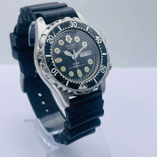 BEAUTIFUL PULSAR MENS 200M DIVERS WATCH