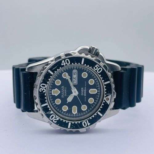 BEAUTIFUL PULSAR MENS 200M DIVERS WATCH