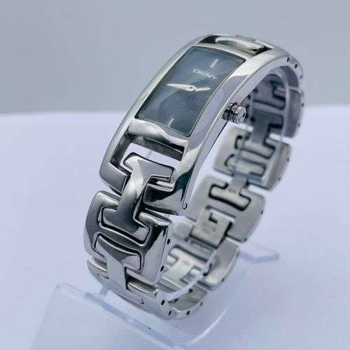 LOVELY DKNY LADIES STEEL DRESS WATCH!