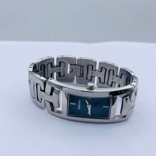 LOVELY DKNY LADIES STEEL DRESS WATCH!