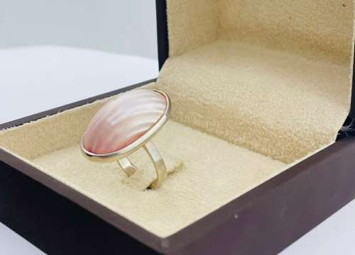 BEAUTIFUL NATURAL PINK MOTHER OF PEARL SILVER RING