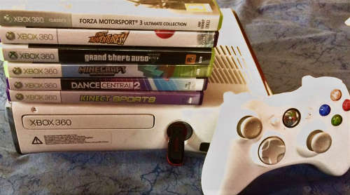 XBOX 360 WITH KINECT MOTION SENSOR, CONTROLLER & 6 GAMES - Reduced - Valid till 26/12