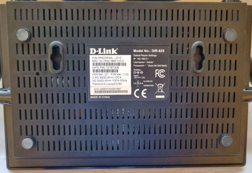 D-link DIR-825 Wi-Fi Gigabit Router (No power cable)