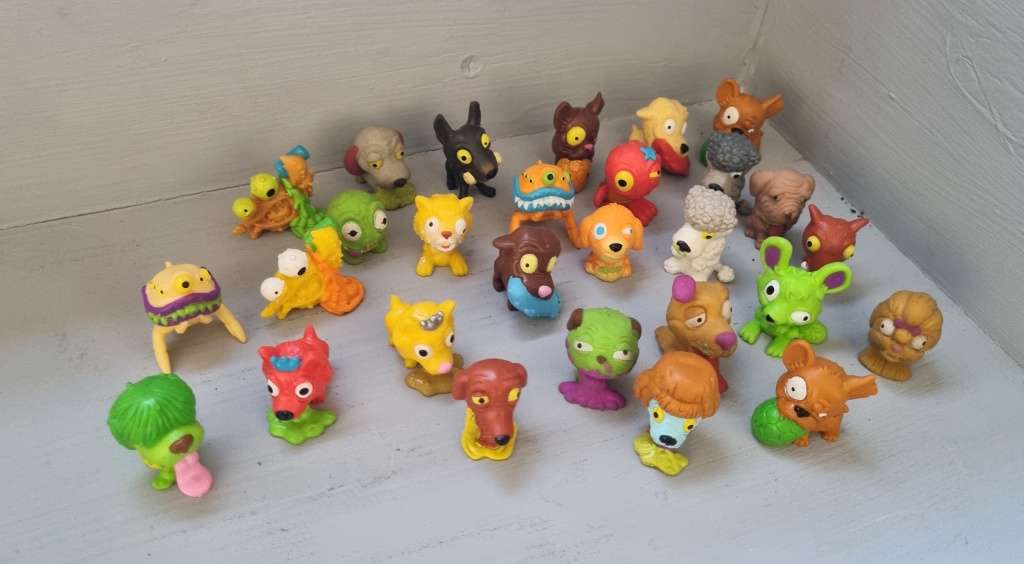 Ugglys Pet Shop Collection of 28 mini figures