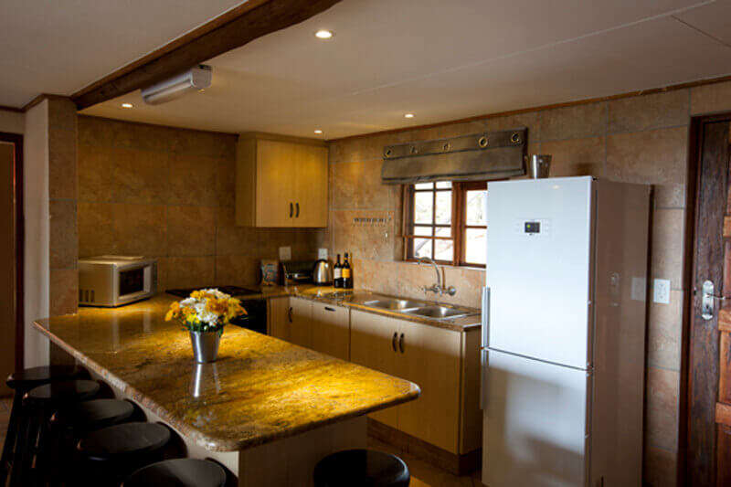 LIMPOPO BUSH LUXURY! R5 250 VALUE!!! MABALINGWE NATURE RESERVE 6 SLEEPER 27-09 > 30-09 (3 NIGHTS)