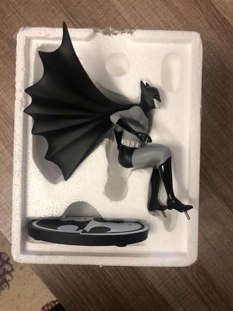 ULTRA-RARE | BATMAN BLACK AND WHITE STATUE NO.15 - LIMITED EDITION #2298