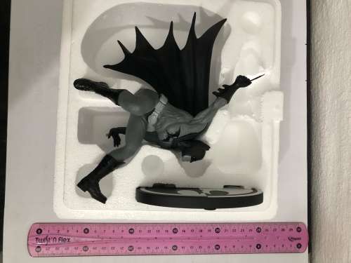 ULTRA-RARE | BATMAN BLACK AND WHITE STATUE NO.66 - LIMITED EDITION #0334