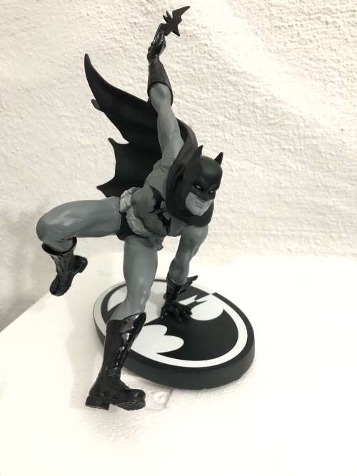 ULTRA-RARE | BATMAN BLACK AND WHITE STATUE NO.66 - LIMITED EDITION #0334
