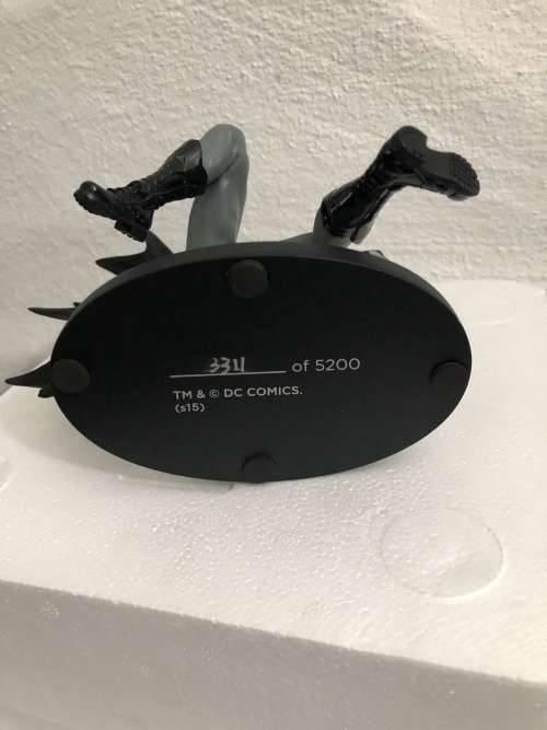 ULTRA-RARE | BATMAN BLACK AND WHITE STATUE NO.66 - LIMITED EDITION #0334