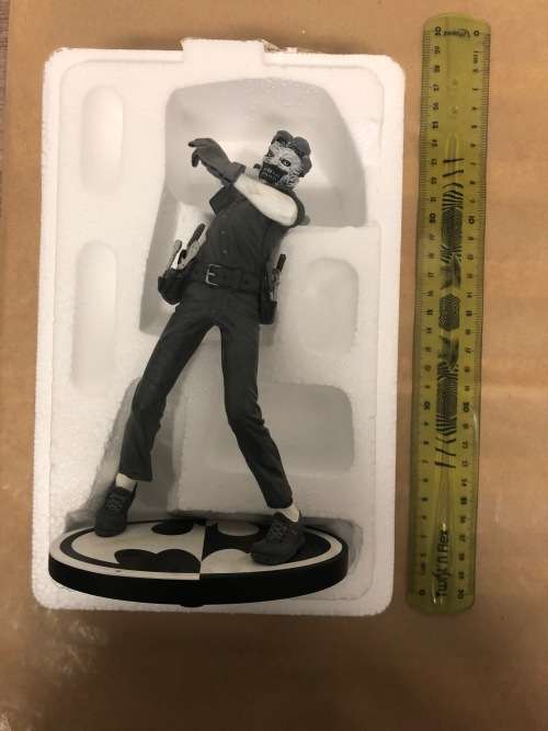 ULTRA-RARE | BATMAN BLACK AND WHITE STATUE NO.52 - NOT LIMITED EDITION