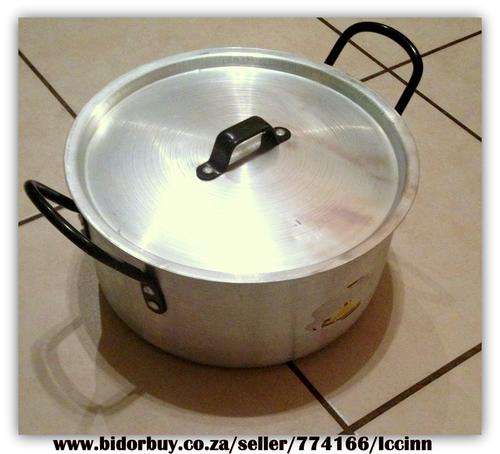 *STAINLESS STEEL POT*  FOR CATERING OR AT HOME HUGE AND DURABLE