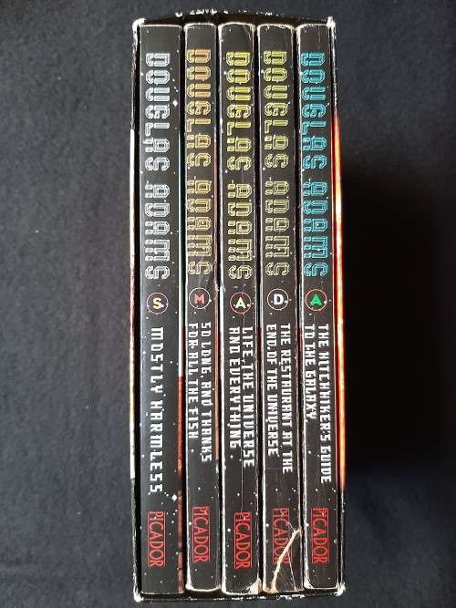 The Hitchhikers Trilogy  in four Parts - Douglas Adams